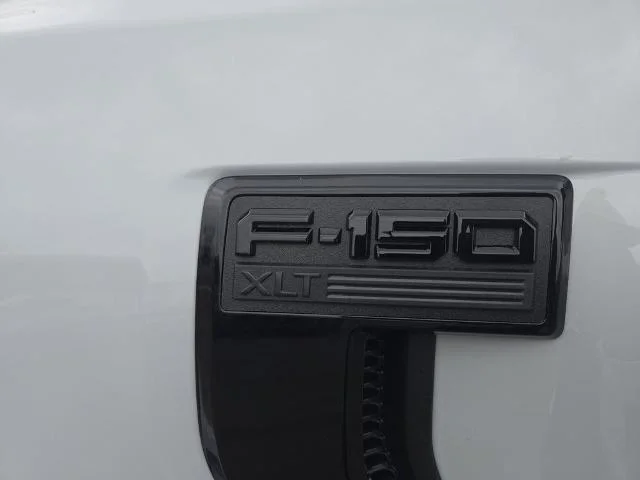 New 2025 Space White Metallic Ford XLT image 33