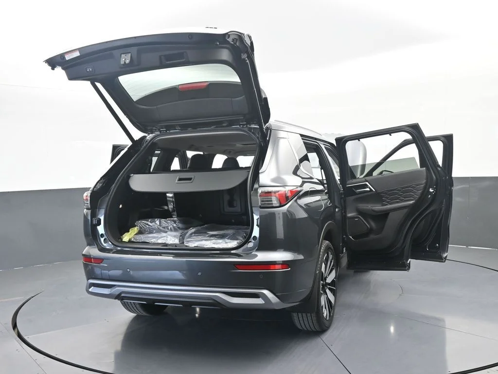 New 2026 Gray Mitsubishi SEL image 74