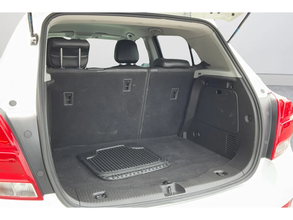 Used 2022 White Chevrolet LT image 19