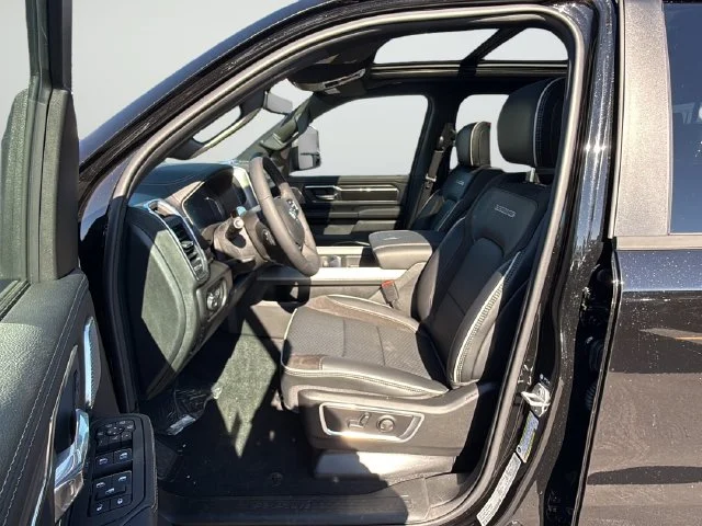 New 2027 Diamond Black Crystal Pearl-Coat Exterior Paint RAM Laramie image 10