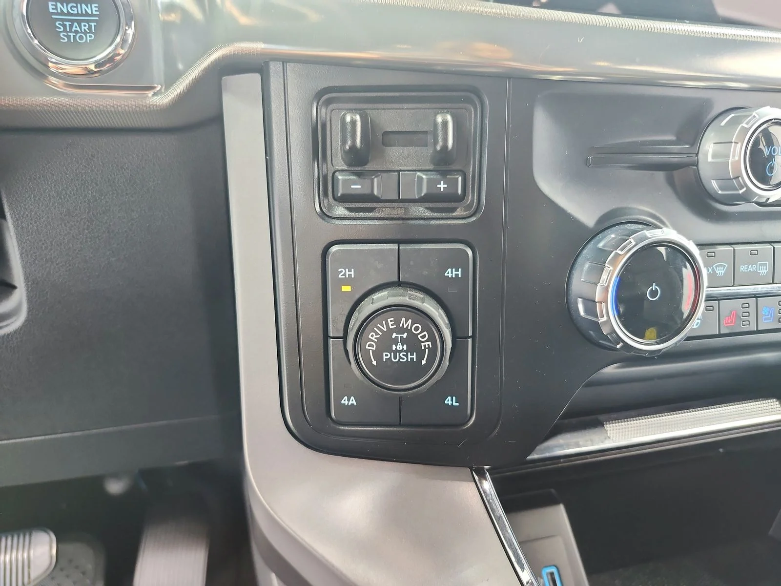Used 2024 White Ford Lariat image 27