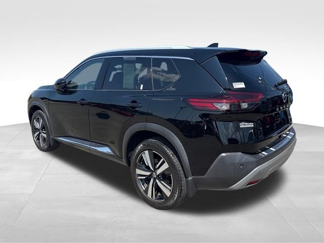 Used 2021 Black Nissan SL image 3