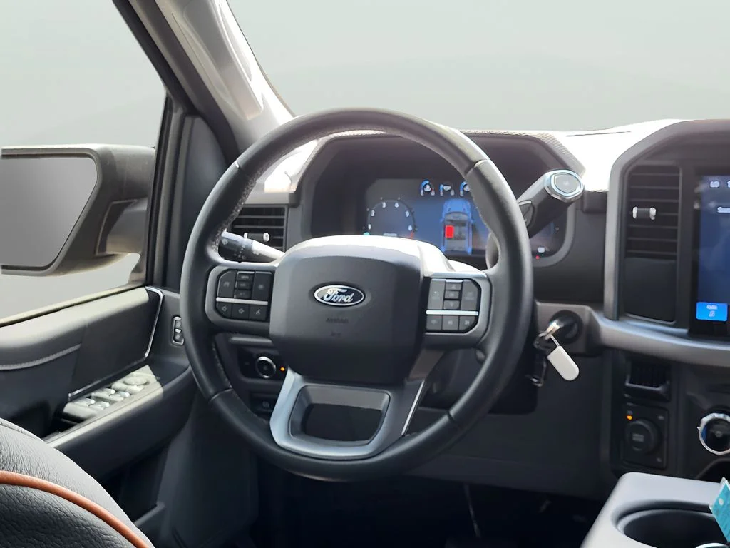 Used 2025 AGATE BLACK METALLIC Ford XLT image 12