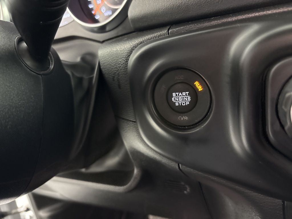 Used 2022 Silver Jeep Unlimited Sahara image 27