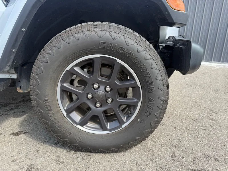 Used 2022 Silver Jeep Overland image 5