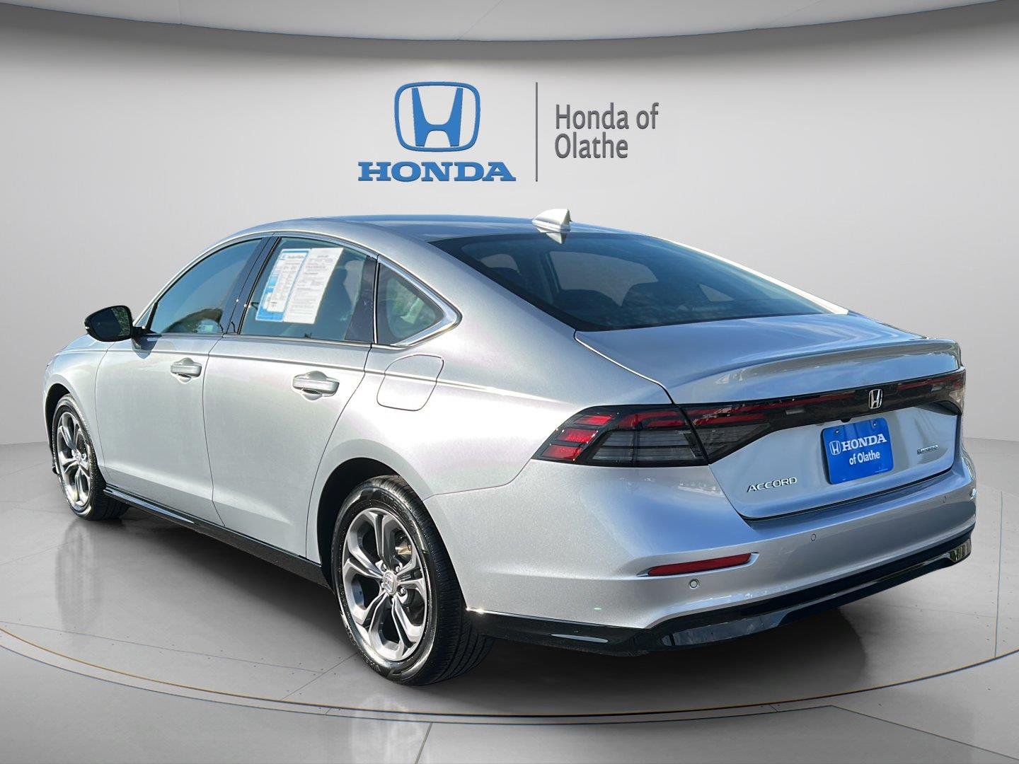 Certified Used 2025 Solar Silver Metallic Honda HYBRID EX-L image 5