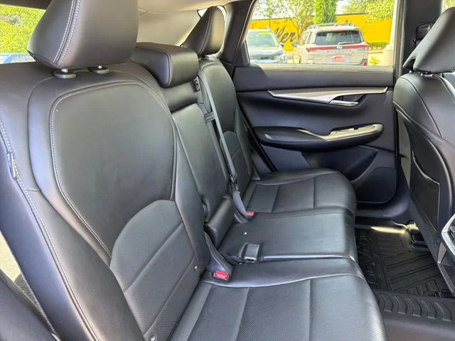 Used 2023 White INFINITI LUXE image 28