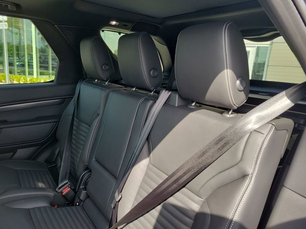 2025 Land Rover Discovery Metropolitan Edition - Photo 15