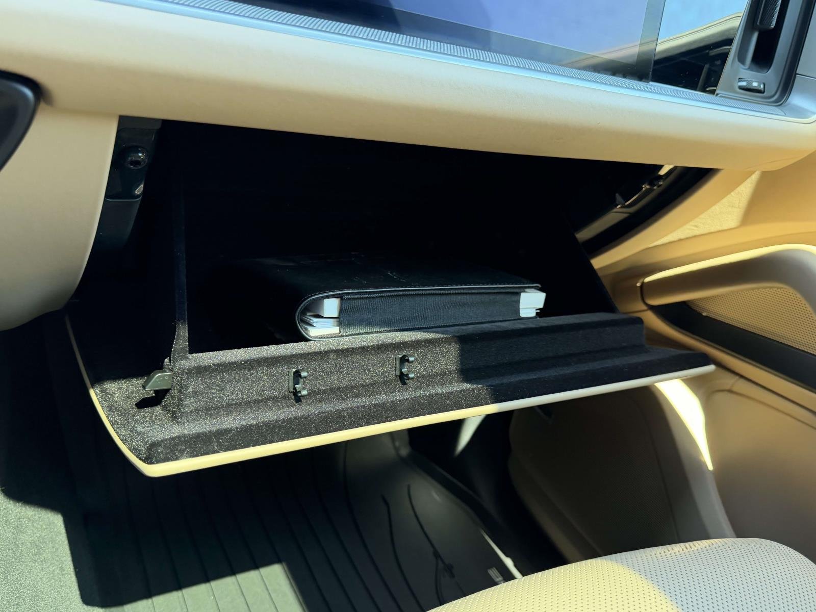 Certified Used 2024  Porsche  image 33