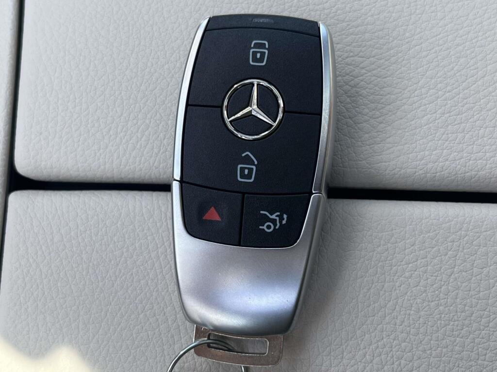 New 2026 Polar White Mercedes-Benz GLA 250 image 4