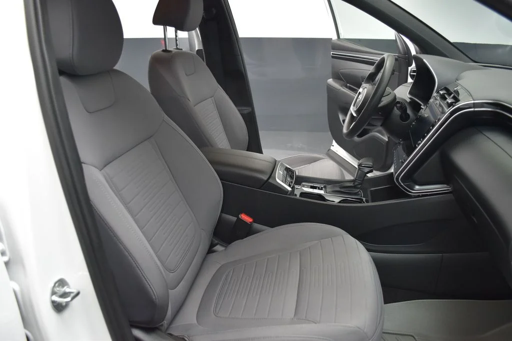 Used 2024 White Hyundai SEL image 26