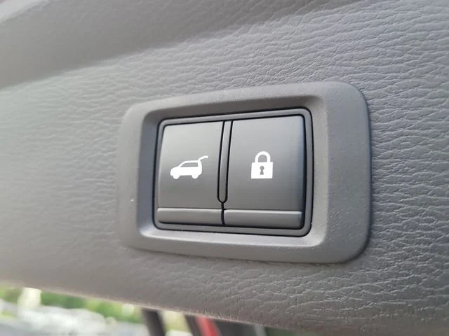 Used 2023 Red Mitsubishi SEL image 11