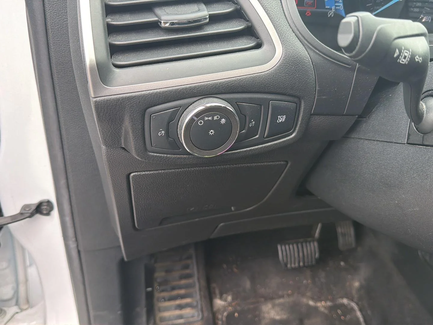 Used 2022 Oxford White Ford SEL image 13