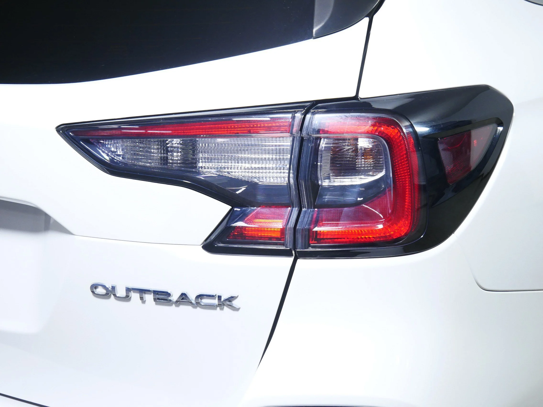 Used 2022 Crystal White Pearl Subaru Premium image 17