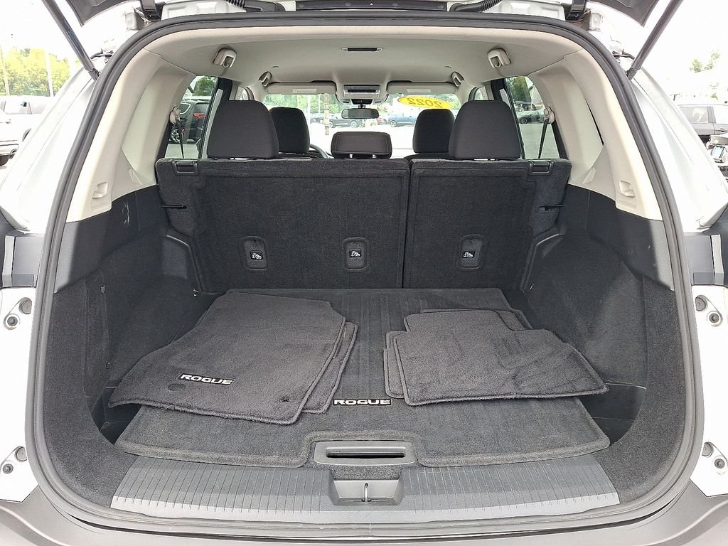 Used 2022 Silver Nissan SV image 27