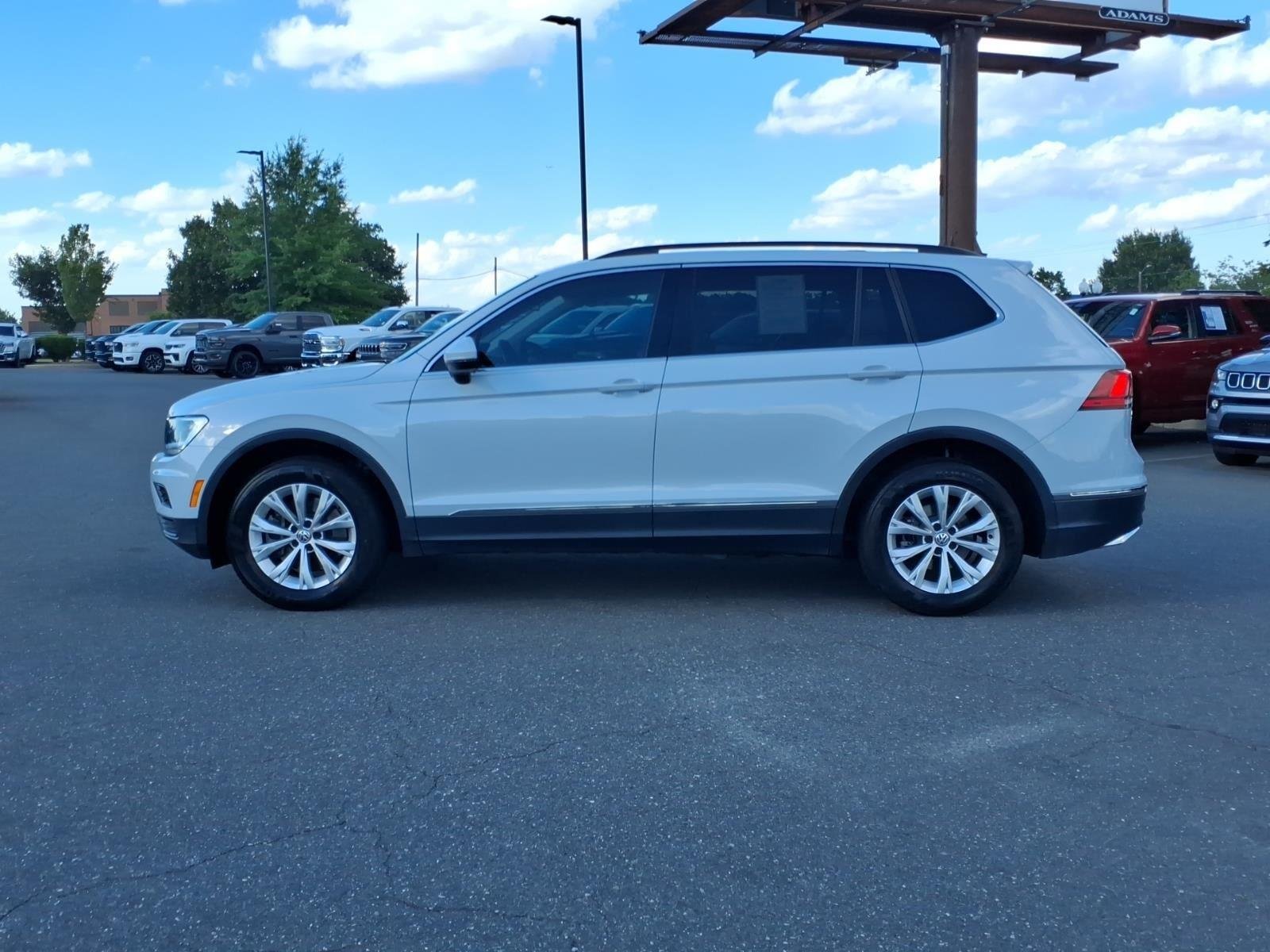 Used 2018 Platinum Gray Metallic Volkswagen SEL image 3