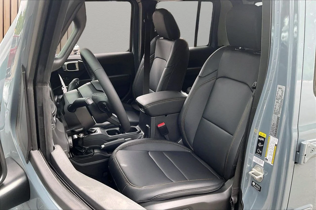 New 2026 Anvil Clear-Coat Exterior Paint Jeep Sahara image 17