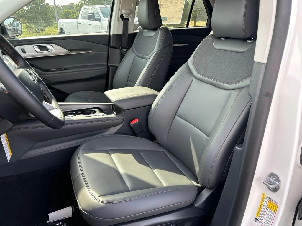 New 2026 Star White Metallic Tri-Coat Ford Active image 14