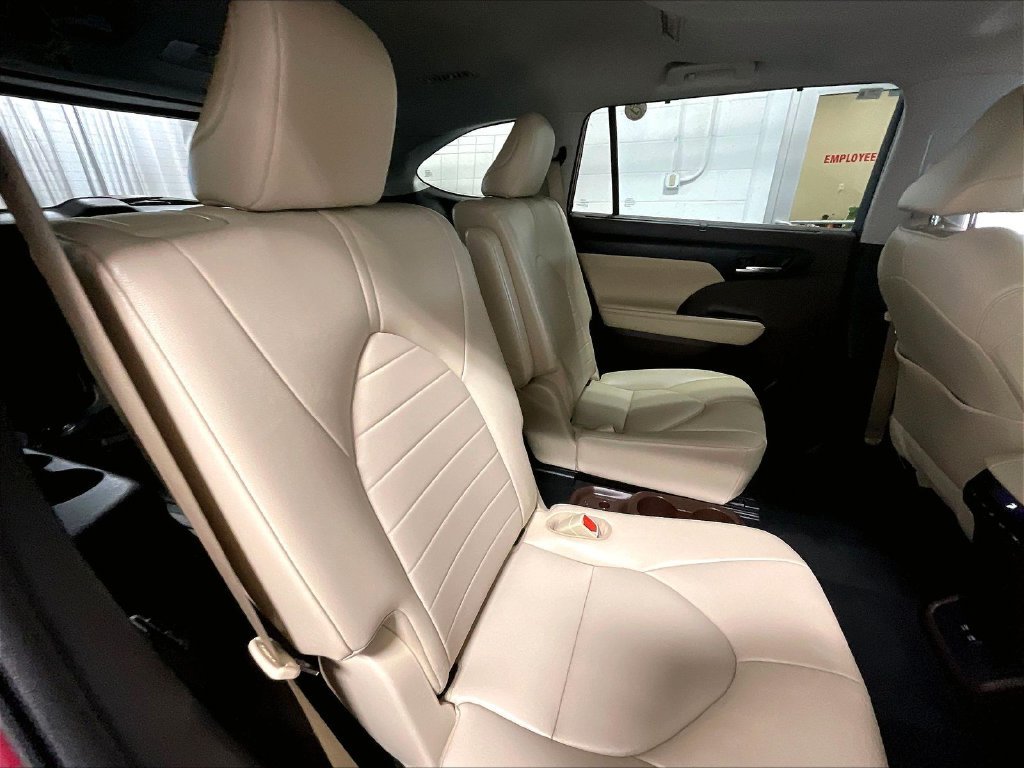 Used 2021 Pearl Toyota XLE image 16