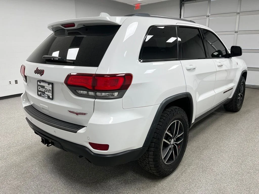 Used 2017 White Jeep Trailhawk image 10