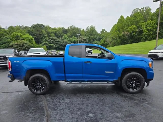 Used 2022 Dynamic Blue Metallic GMC Elevation Standard image 9