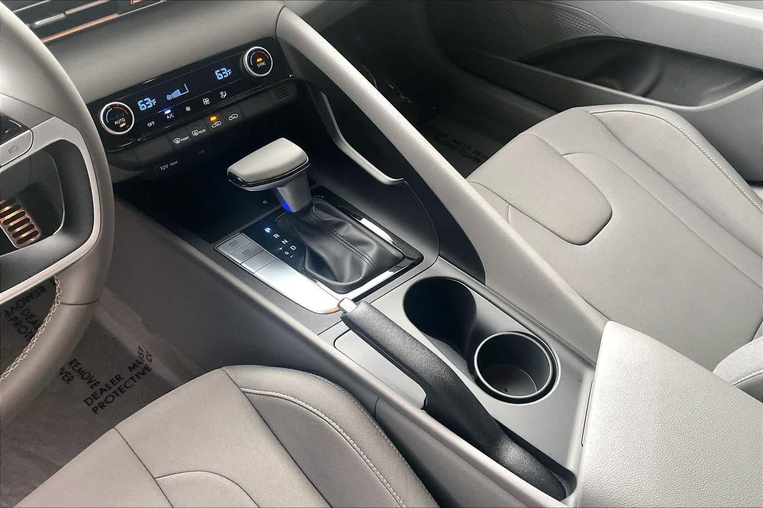 Certified Used 2025 Fluid Metal Hyundai SEL Sport image 17