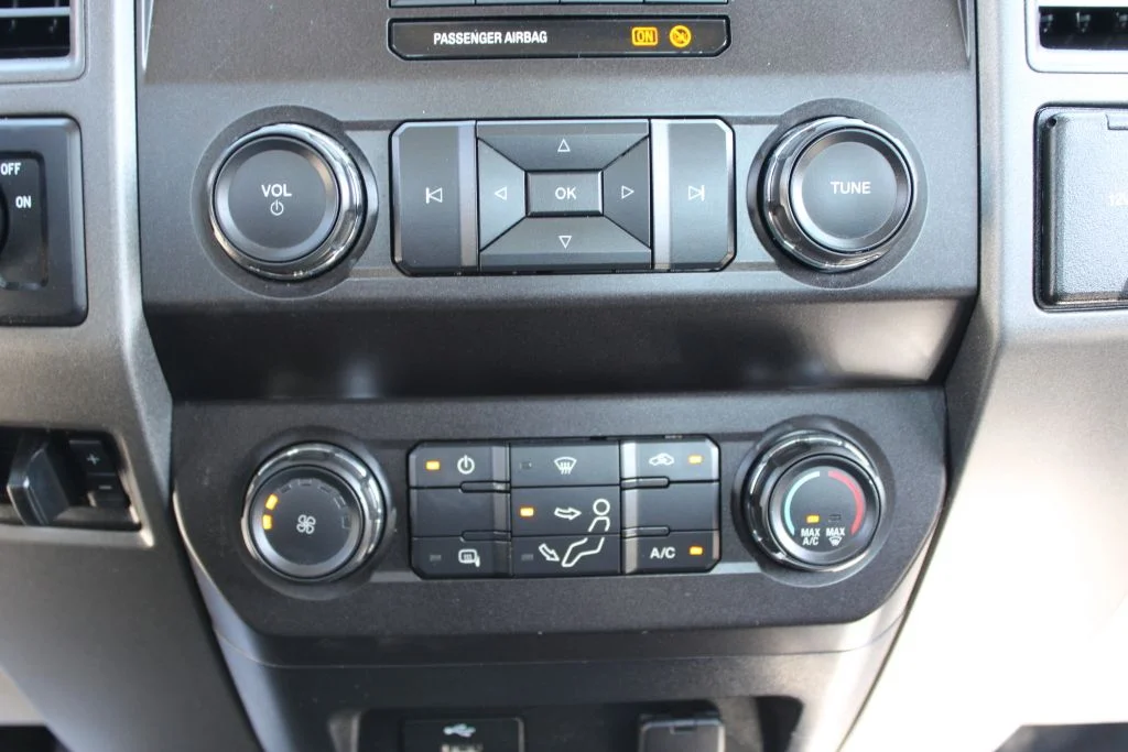 Used 2019 White Ford XL image 18
