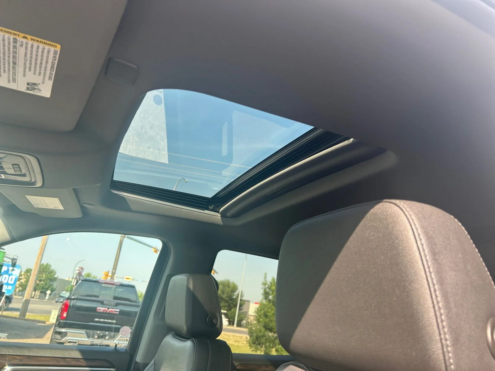 Used 2024 White GMC SLT Crew Cab 6.2L Leather Sunroof 4x4 image 18