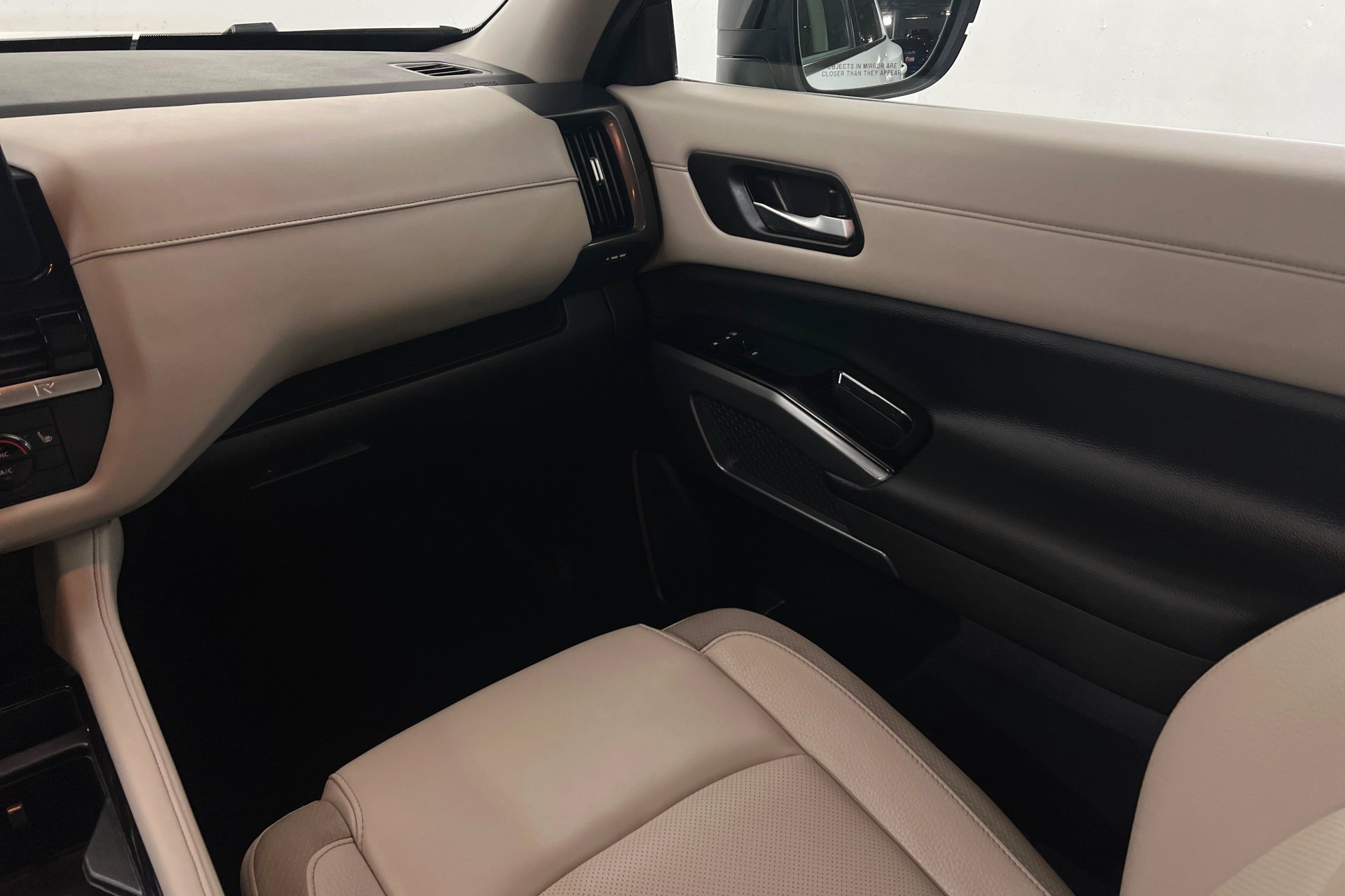 Used 2026 Everest White Pearl Tricoat Nissan SL image 11