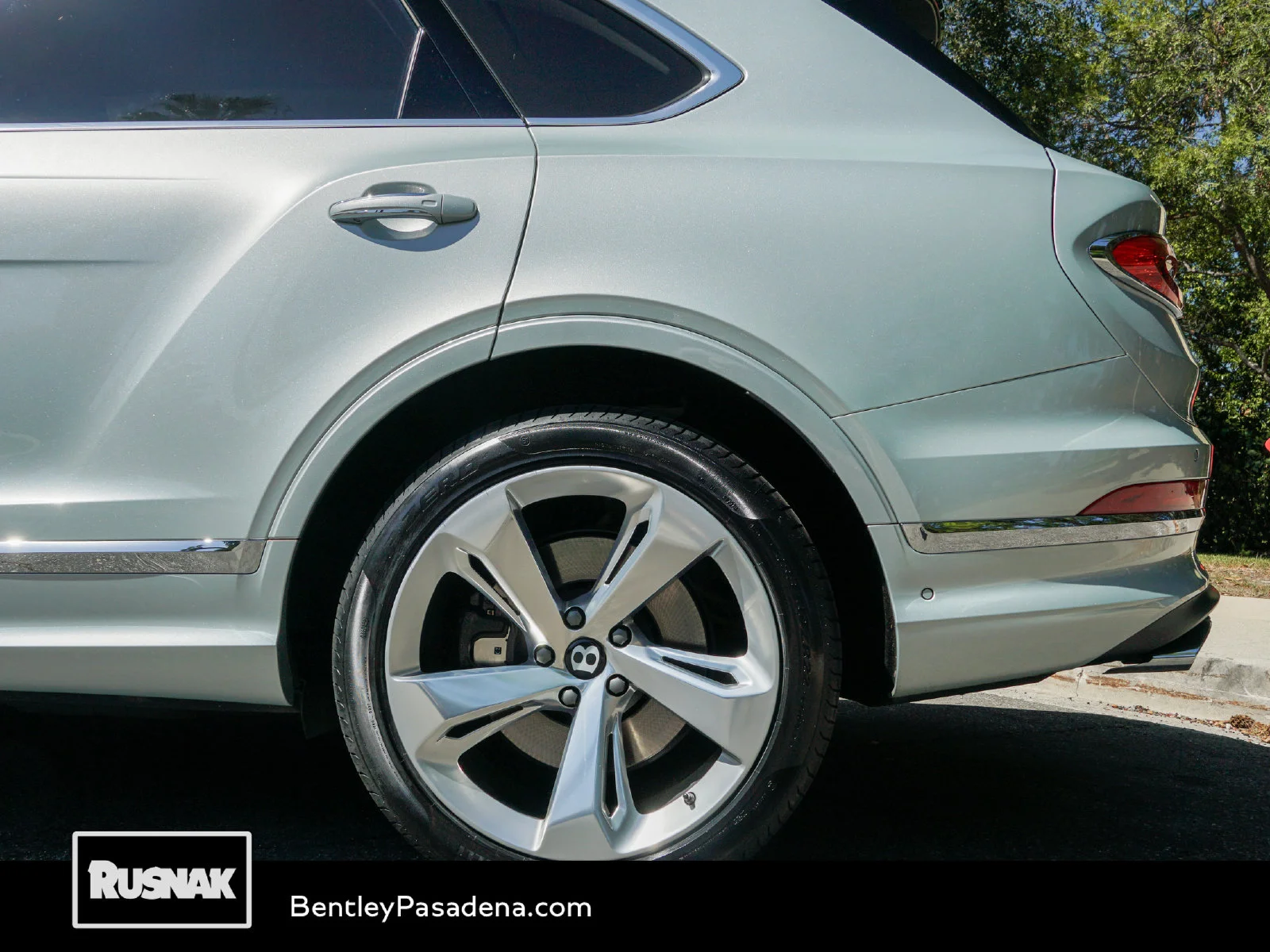 Certified Used 2023 Breeze by Mulliner Bentley Azure image 4
