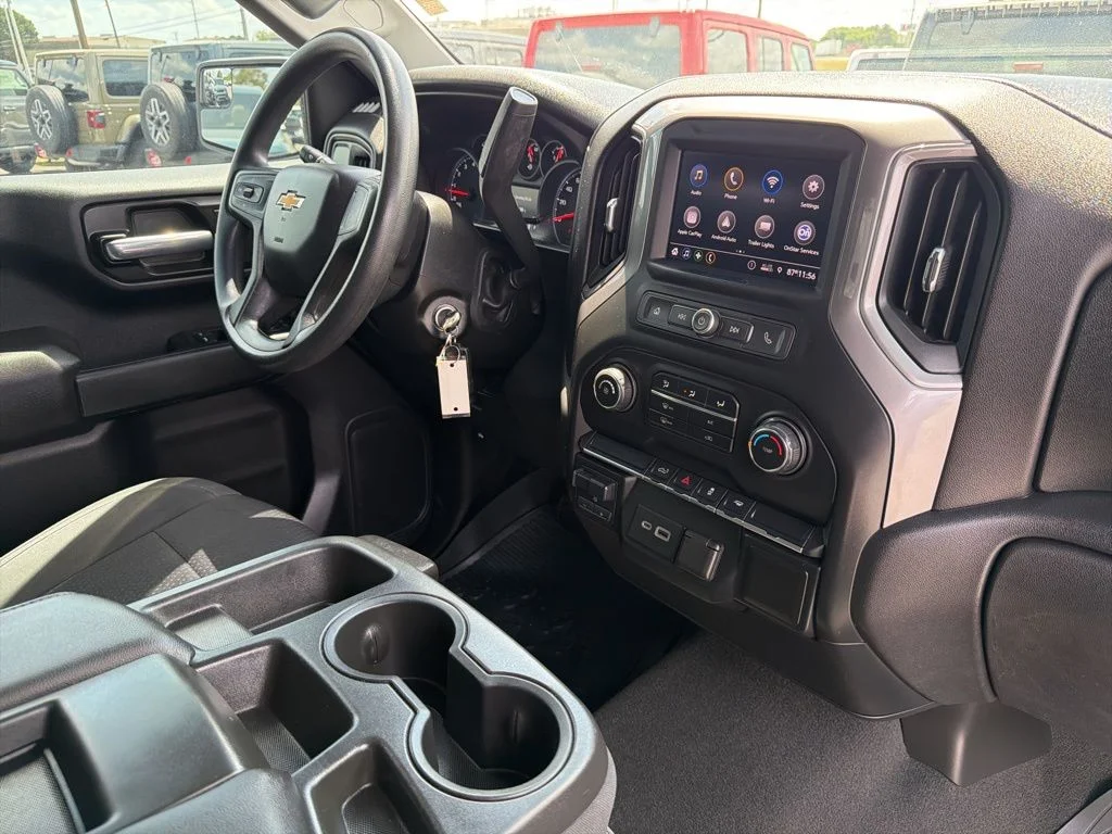 Used 2021 White Chevrolet Custom image 28