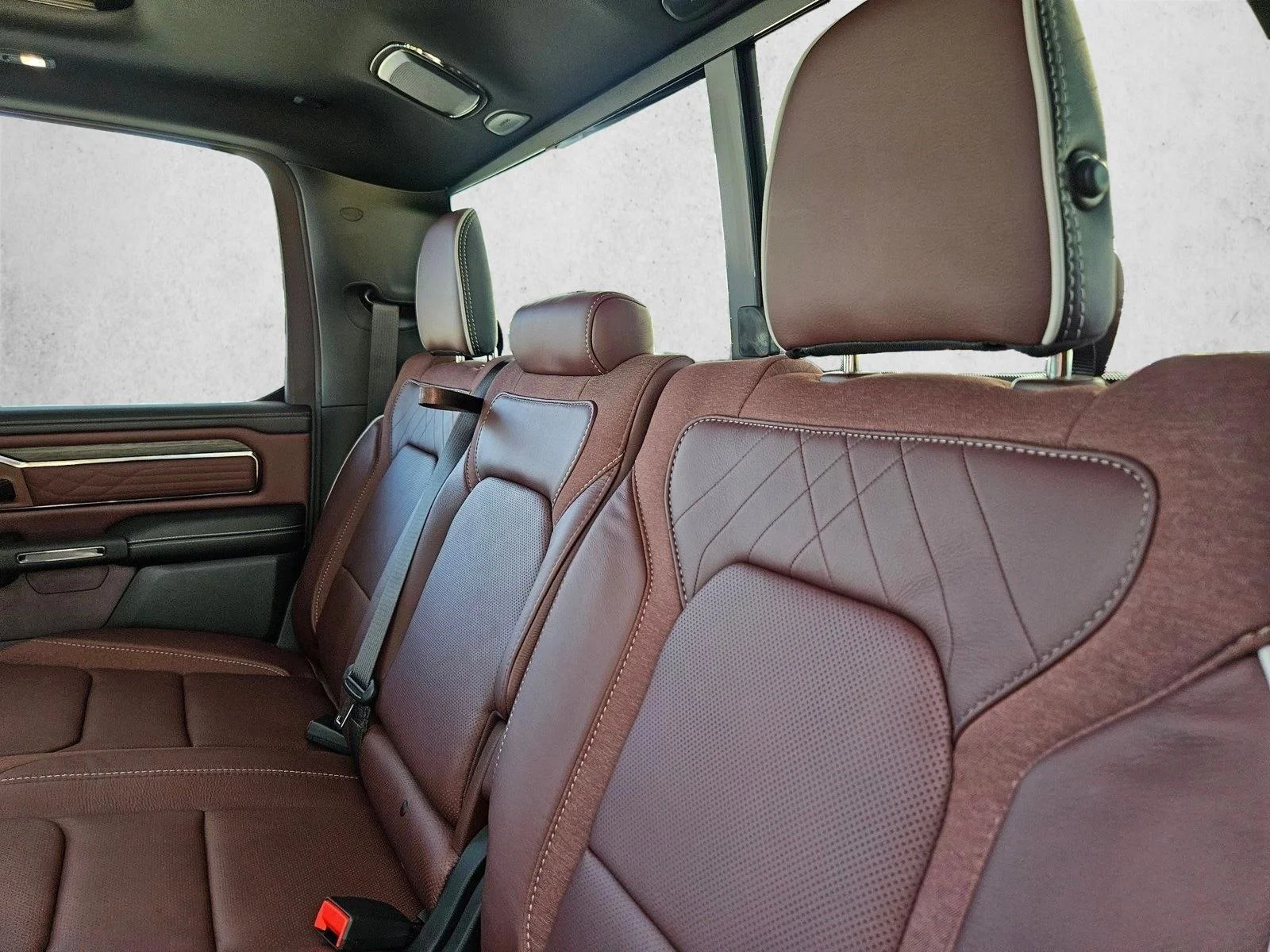New 2027 Diamond Black Crystal Pearl-Coat Exterior Paint RAM Limited image 16