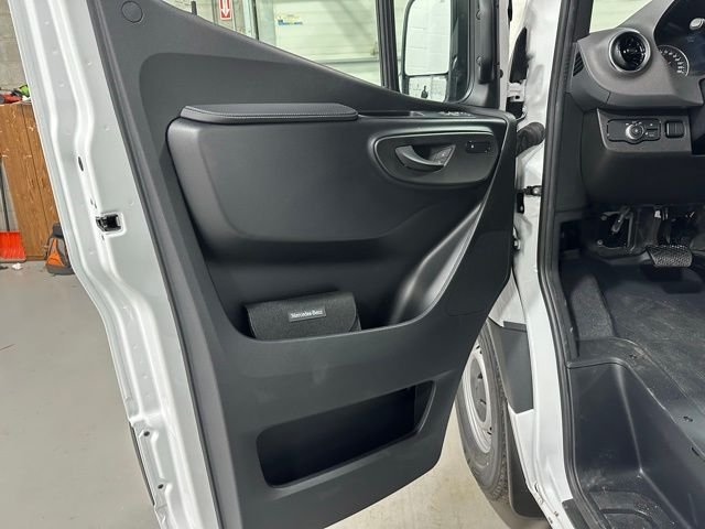 New 2026  Mercedes-Benz Cargo 170 WB image 11