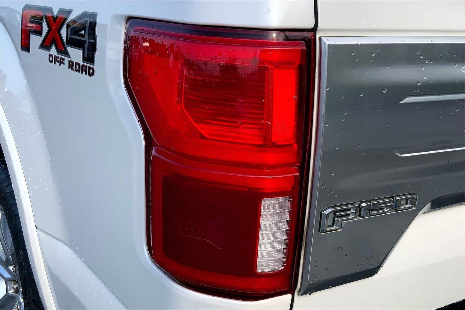 Used 2019 White Platinum Metallic Tri-Coat Ford Platinum image 26
