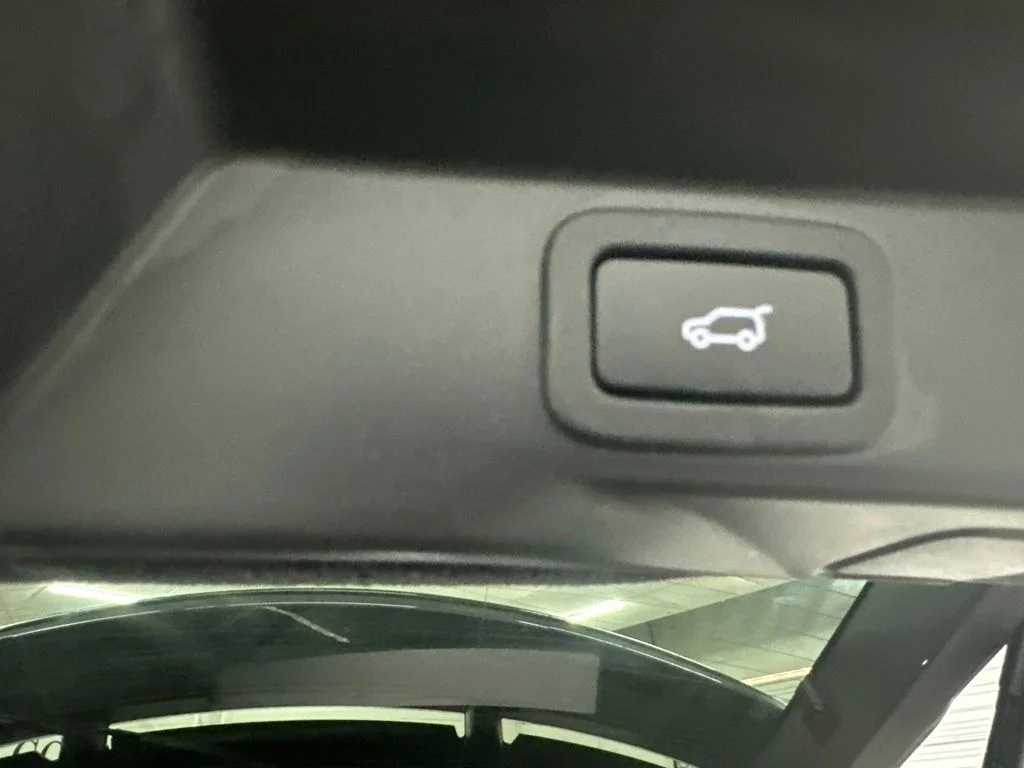 Used 2022 White Land Rover HSE Silver Edition image 33
