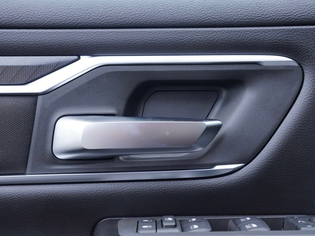 New 2026 Bright White Clear-Coat Exterior Paint RAM Big Horn Night Edition image 10