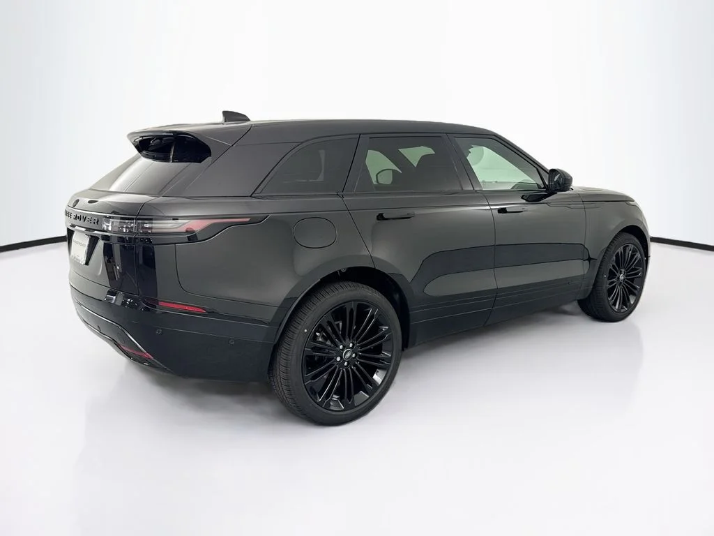 New 2026 Santorini Black Land Rover Belgravia Edition image 5