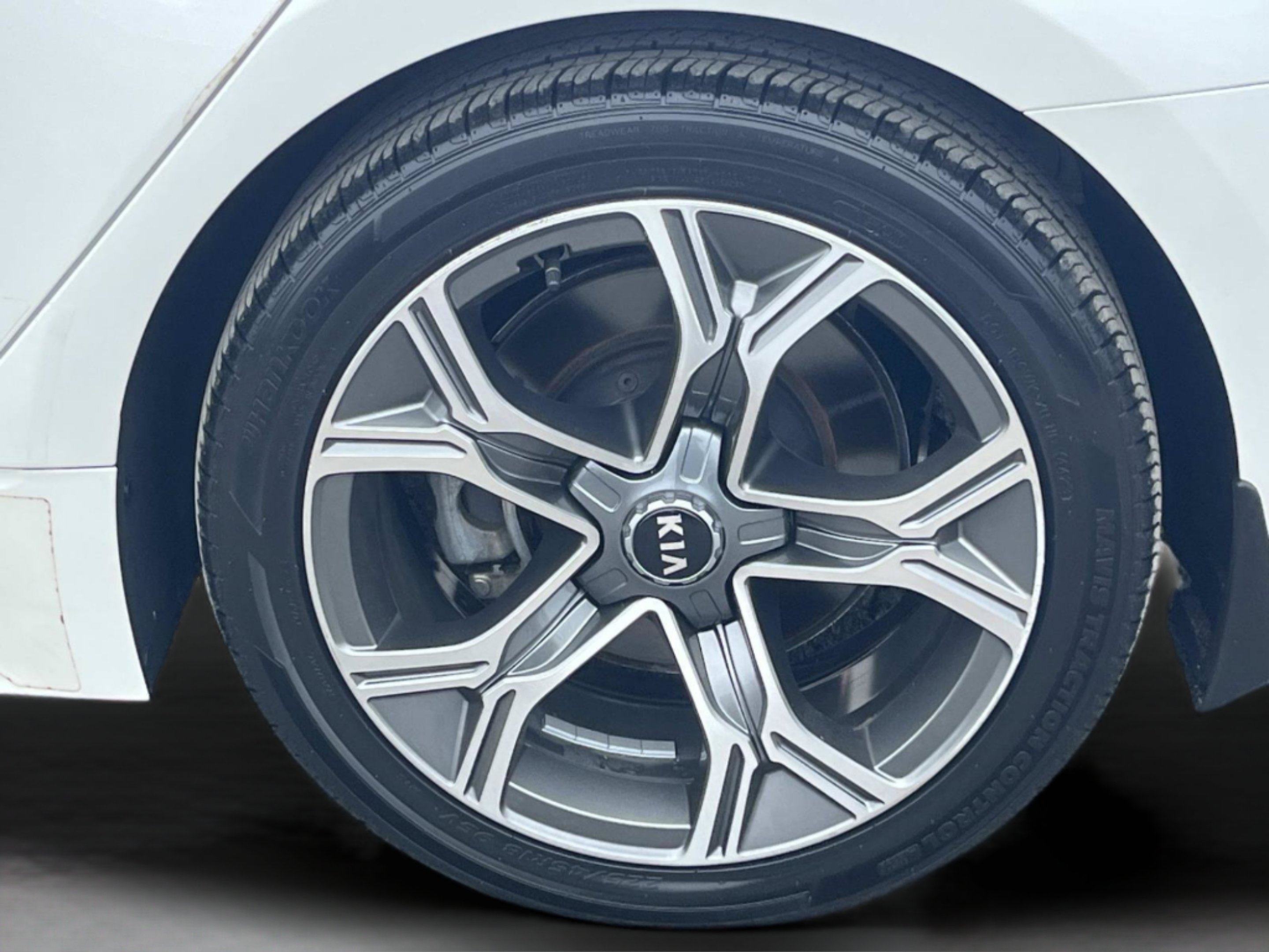 Used 2021 Snow White Pearl Kia GT-Line image 11