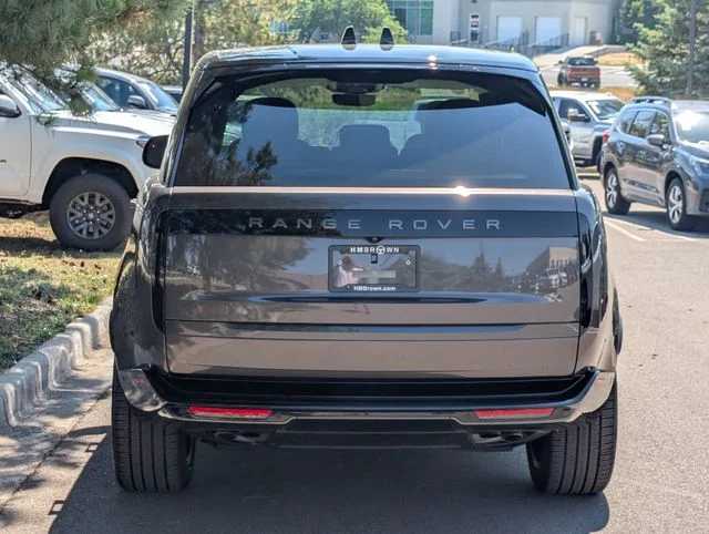Used 2025  Land Rover SE image 4