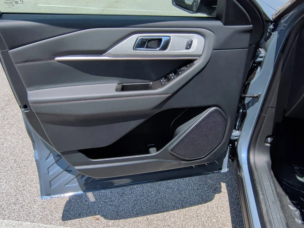 Used 2026 Vapor Blue Metallic Ford Active image 10