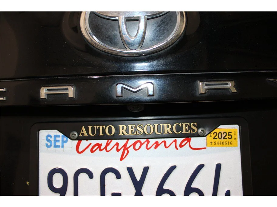 Used 2018 Black Toyota SE Sedan 4D image 18