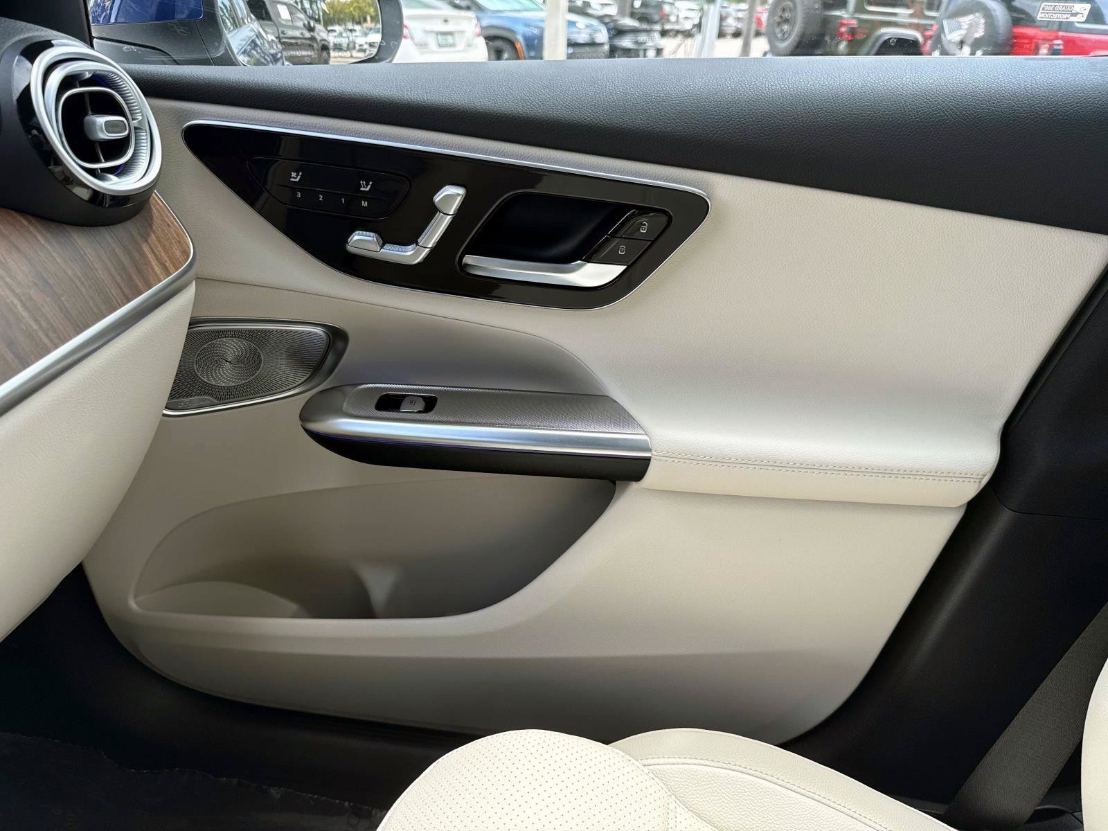 New 2027 Polar White Mercedes-Benz 300 SUV image 24