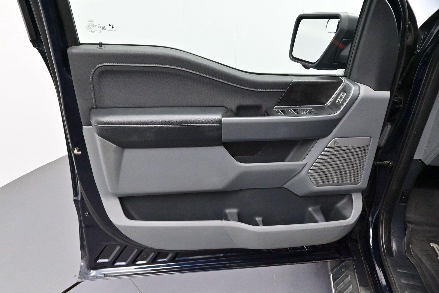 Used 2022 Antimatter Blue Ford XLT image 9