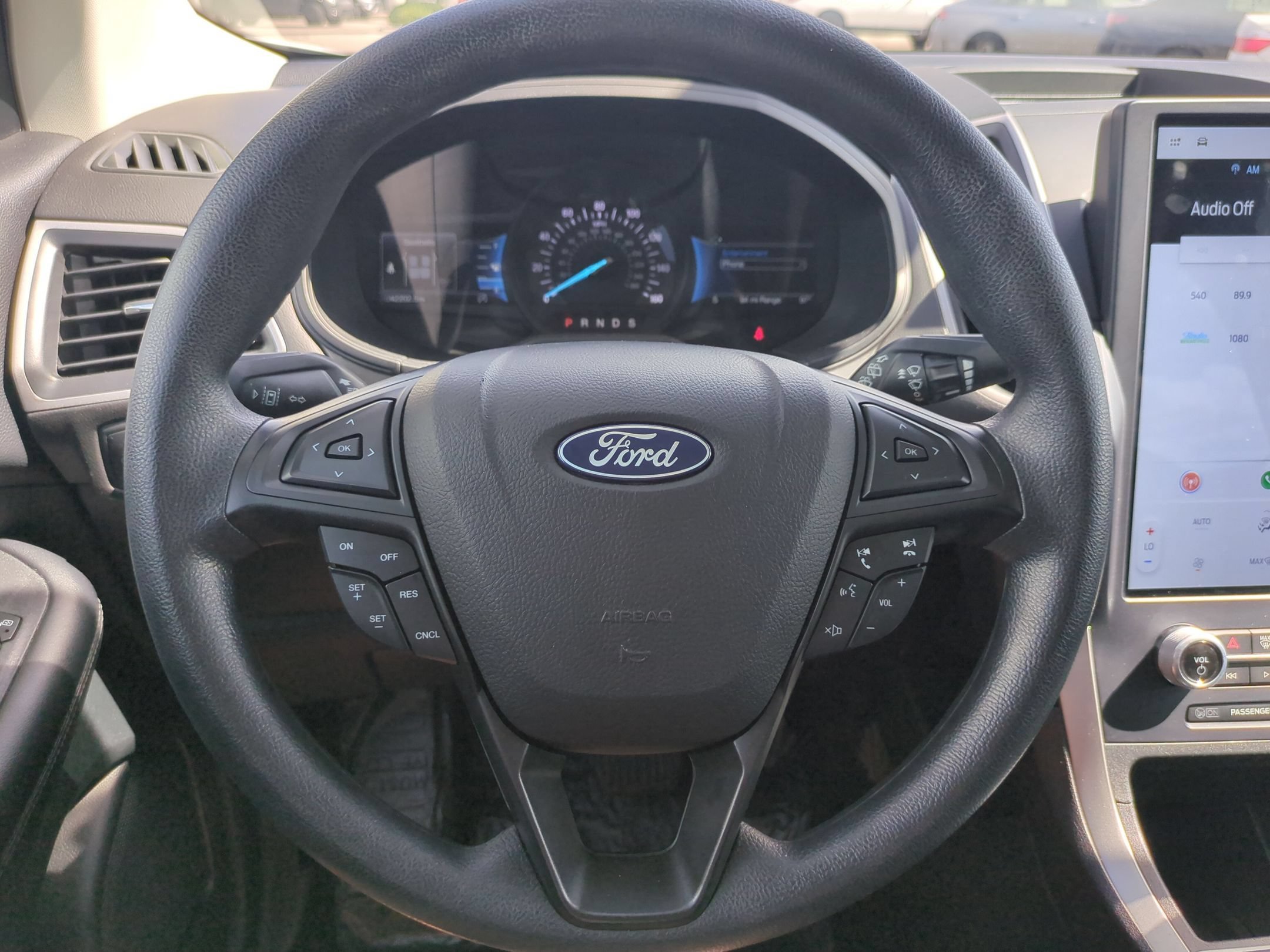 Used 2022 Oxford White Ford SE image 16