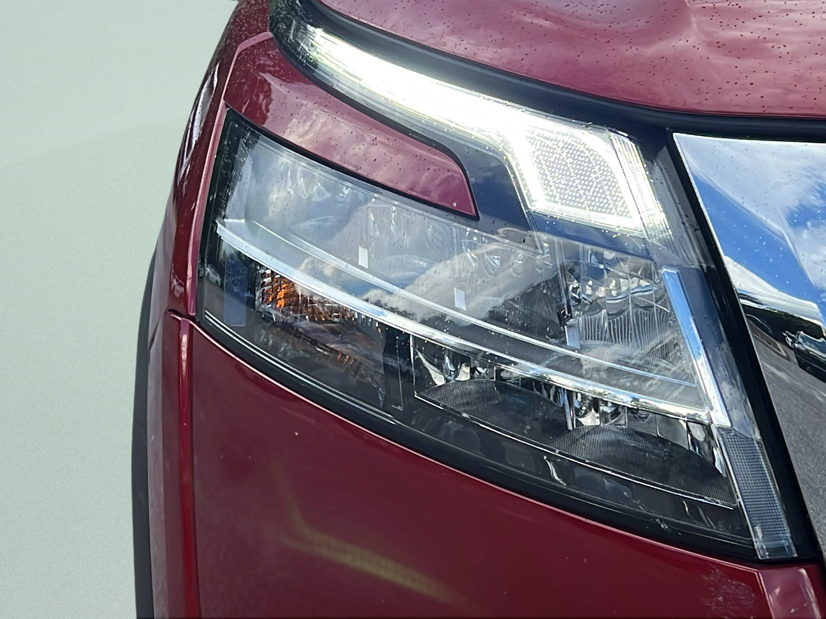 Used 2023 Scarlet Ember Tintcoat Nissan SL image 9