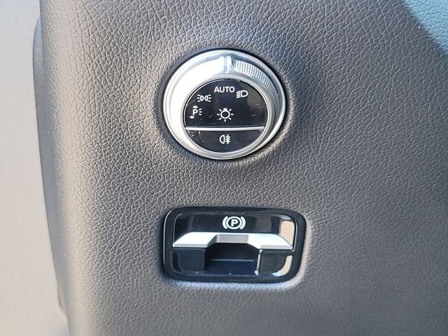 Certified Used 2023  Mercedes-Benz GLC 300 image 25