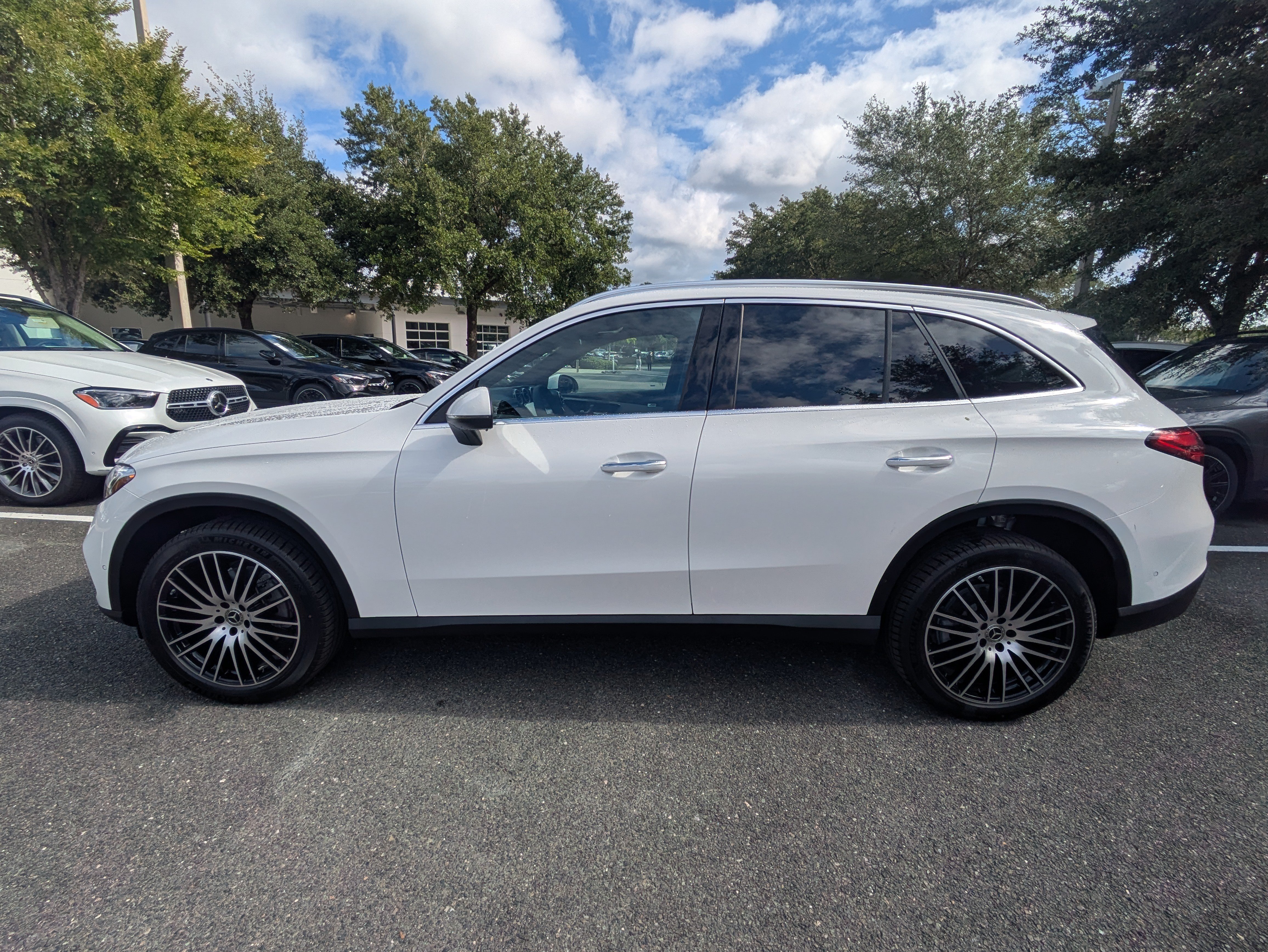 New 2026 Polar White Mercedes-Benz GLC 300 image 33