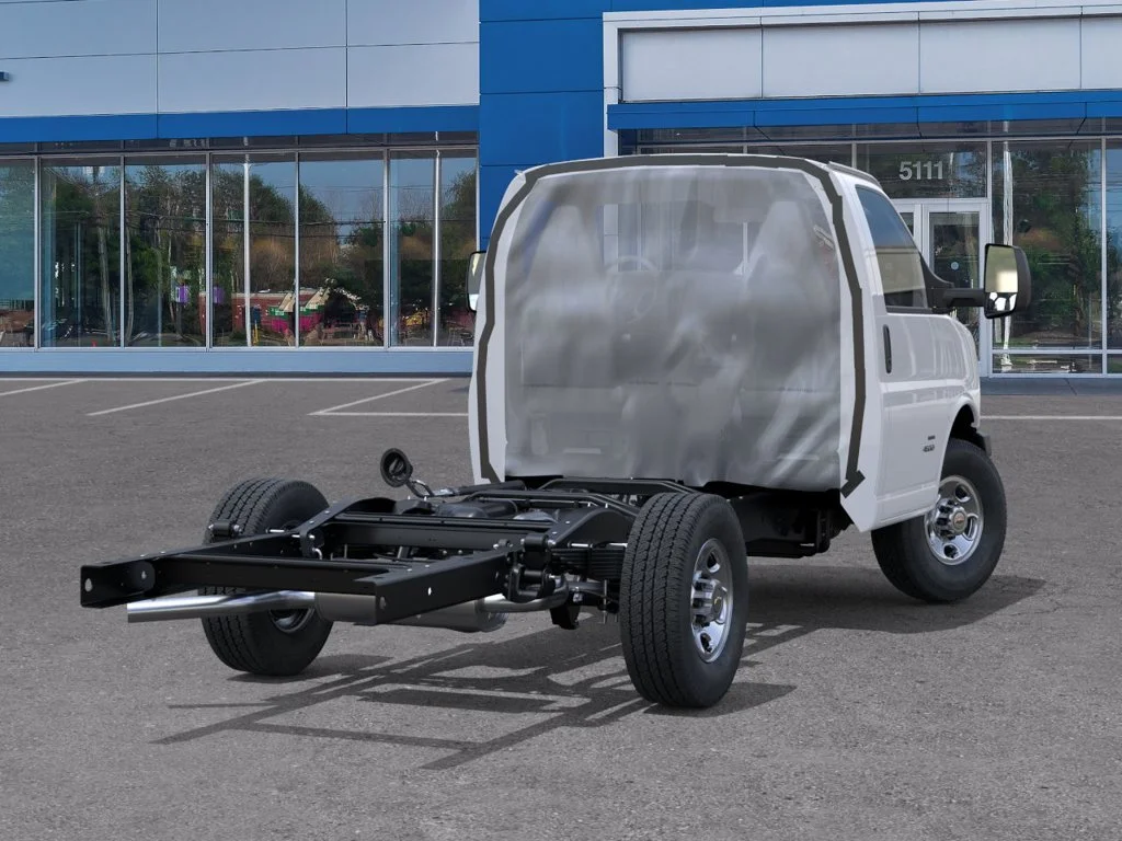 New 2026 Summit White Chevrolet 1WT image 4