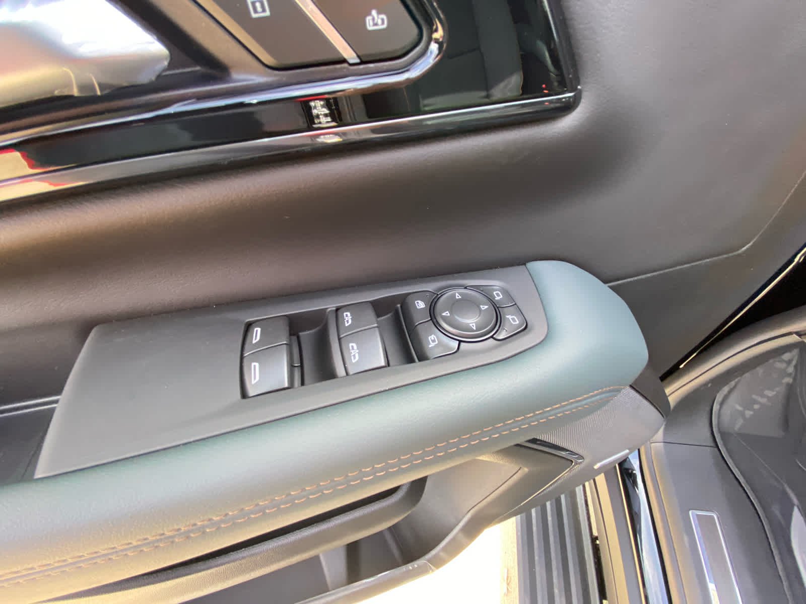 2026 GMC Yukon XL AT4 - Photo 8