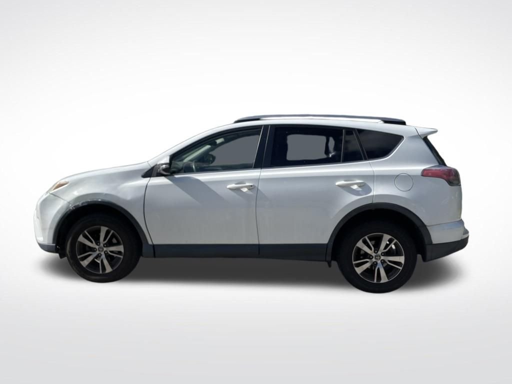 Used 2018 White Toyota XLE image 8